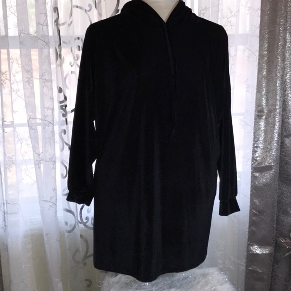 Ribbed velvet hooded dress 🍓